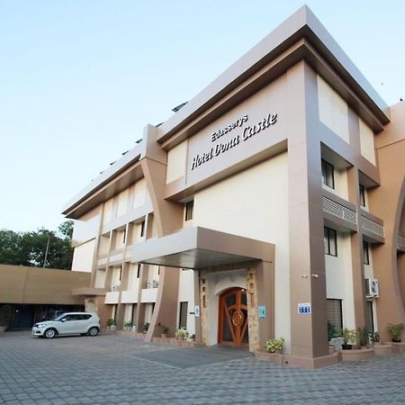 Super Townhouse Dona Castle Hotel Колам Екстериор снимка