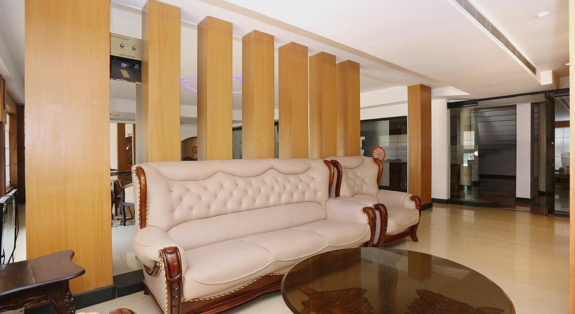 Super Townhouse Dona Castle Hotel Колам Екстериор снимка
