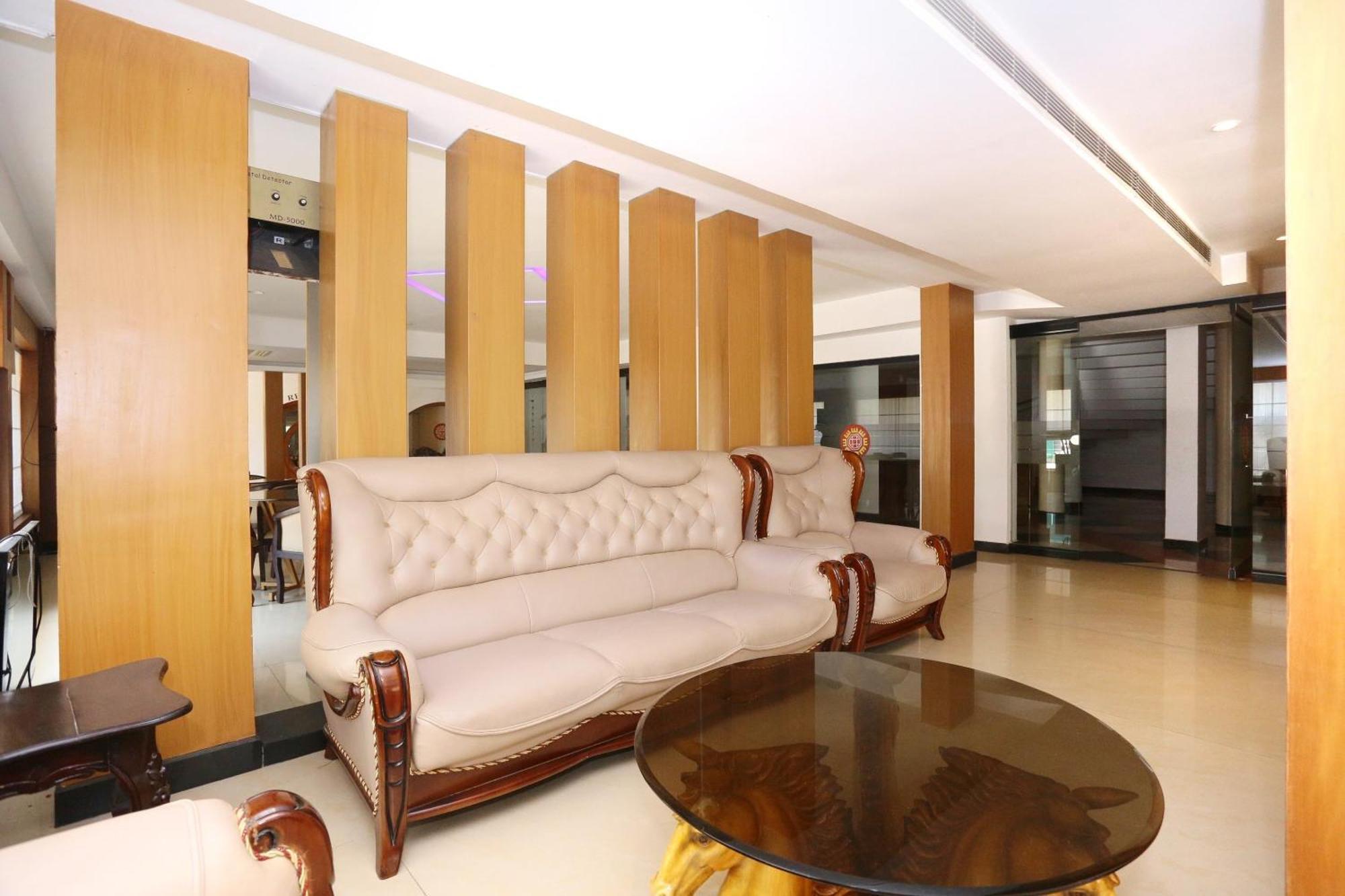 Super Townhouse Dona Castle Hotel Колам Екстериор снимка