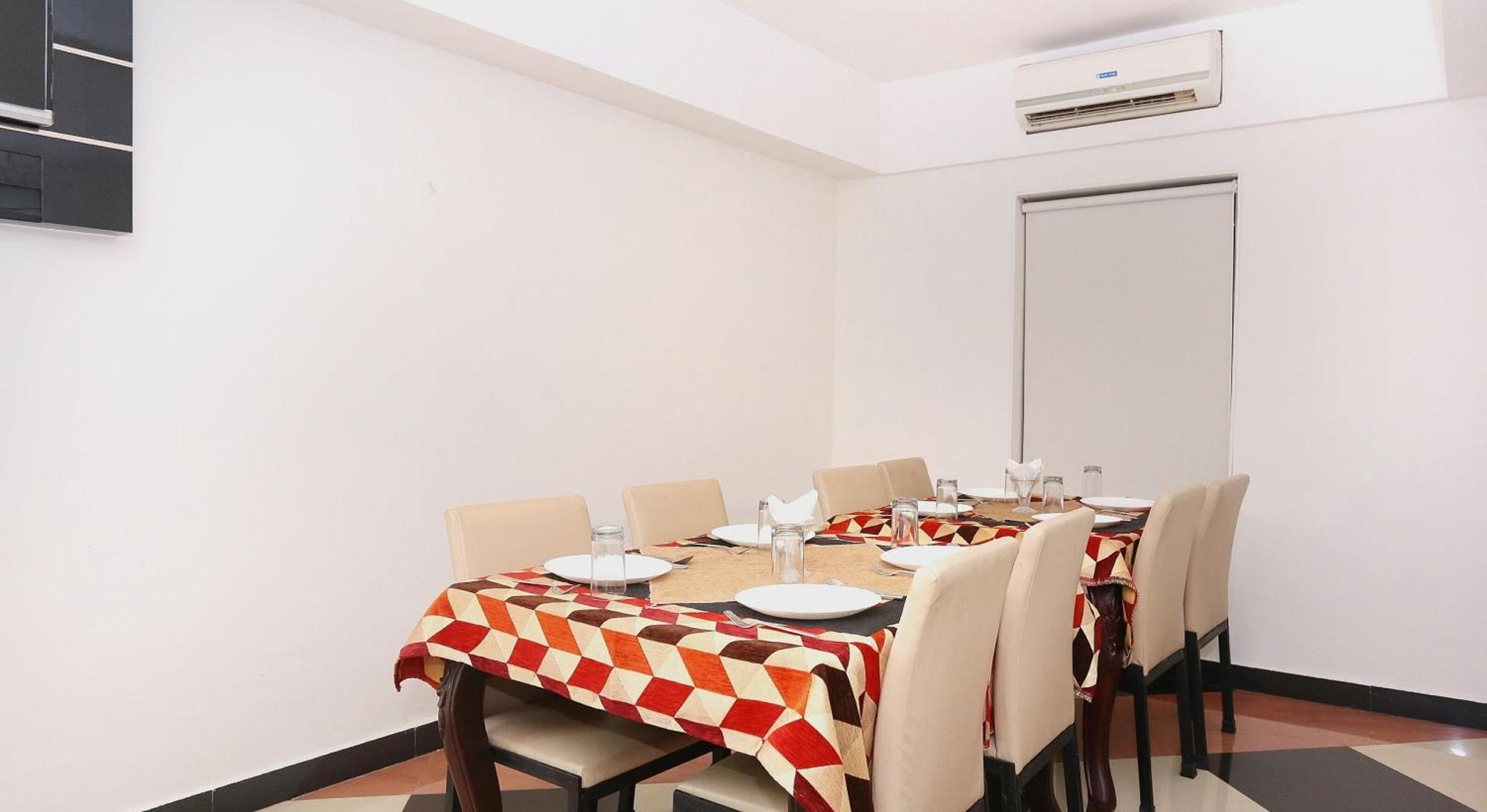 Super Townhouse Dona Castle Hotel Колам Екстериор снимка