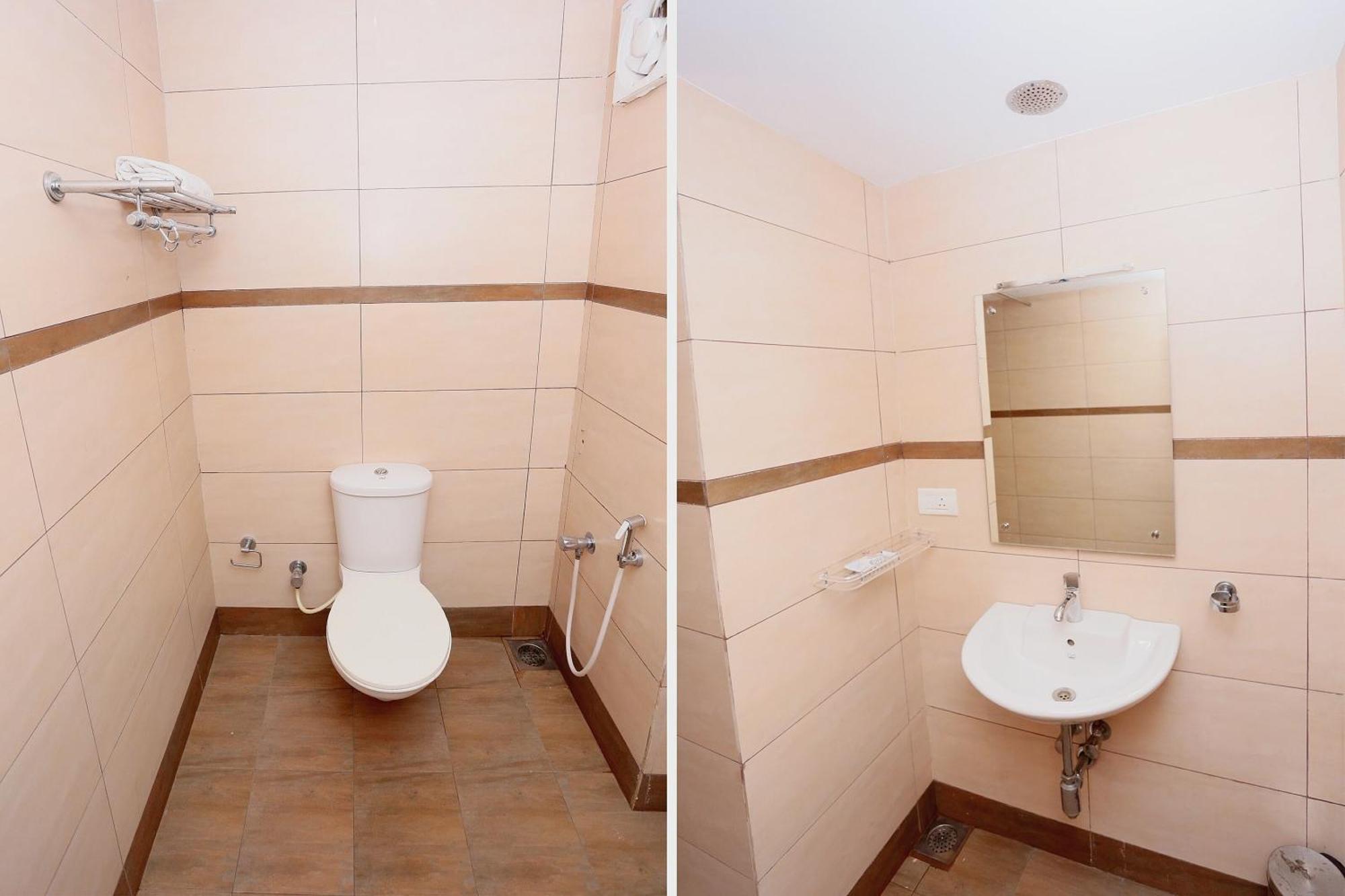 Super Townhouse Dona Castle Hotel Колам Екстериор снимка