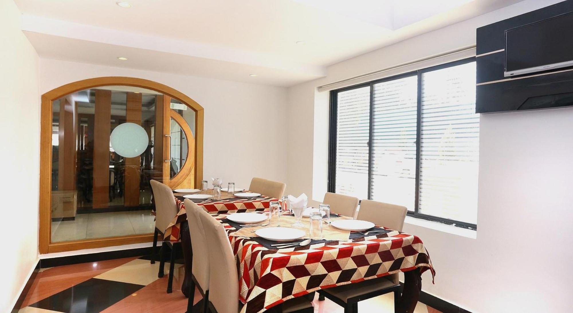 Super Townhouse Dona Castle Hotel Колам Екстериор снимка